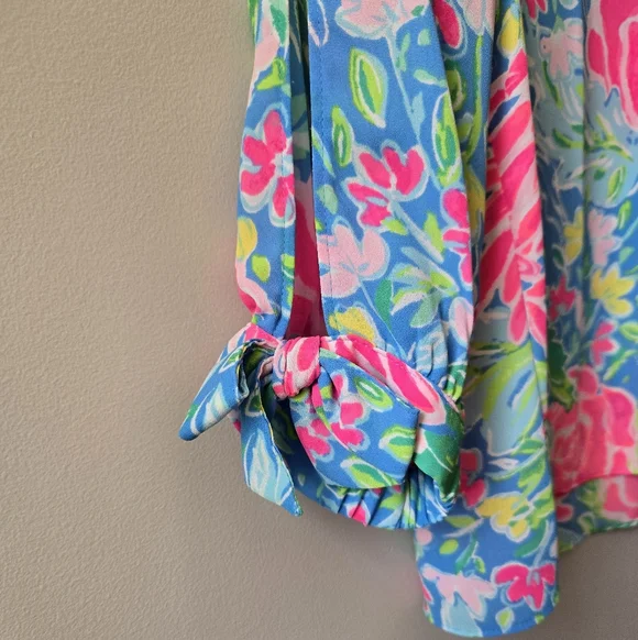 Lilly Pulitzer Blue & Pink Floral V-Neck Blouse with Tie Sleeves - Large🌺🌸 - Picture 2 of 12